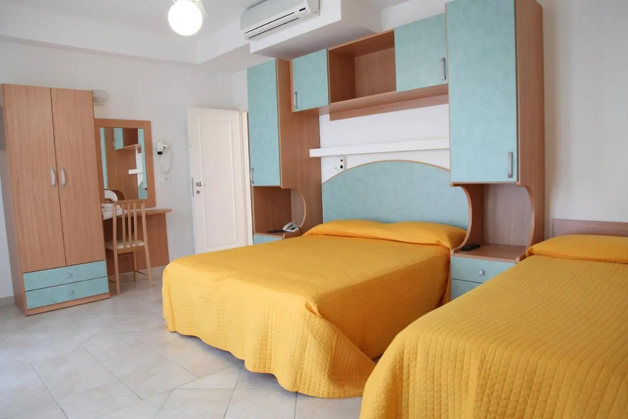 Hotel Ambra 체제나티코